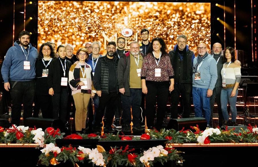 Le composizioni floreali di AFFI decorano il palco del Concerto di Natale in Vaticano 2023
